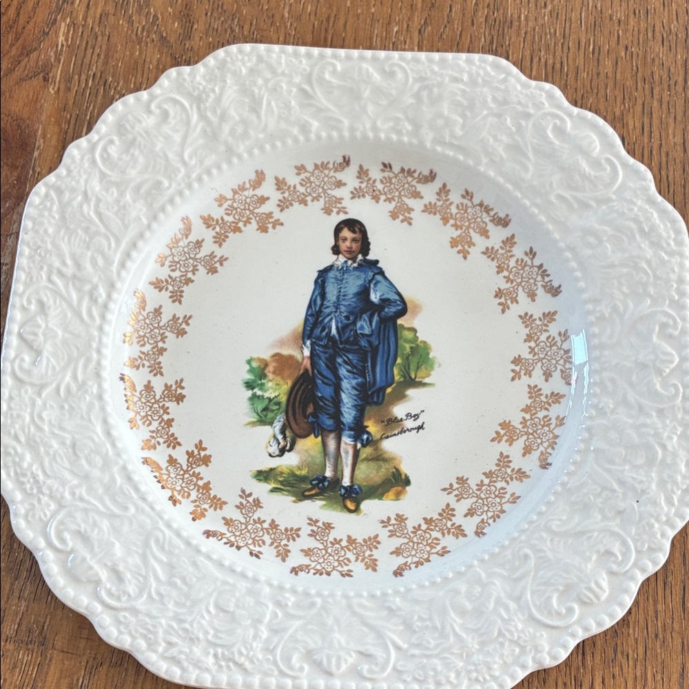 Elegant White and Gold Decorative Plate